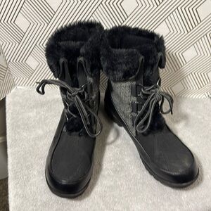 Women’s boots JBU boots size 9 winter cold weather boots